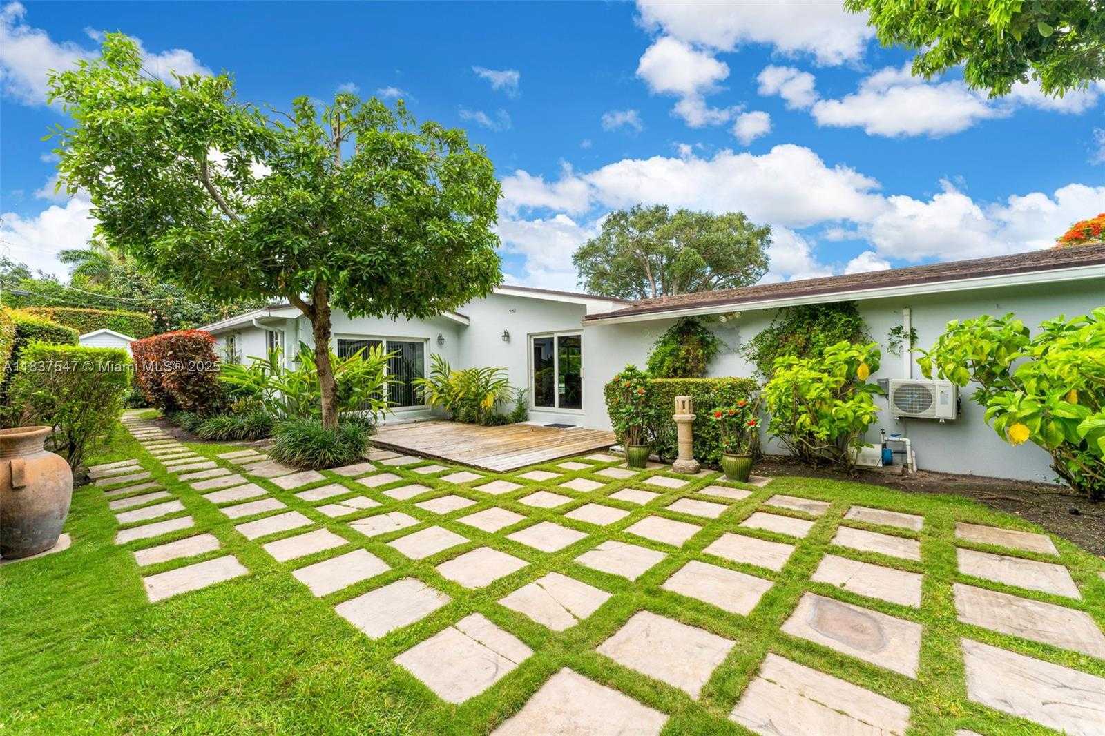 Small Image of 7451 SOUTH WEST 133RD ST, Pinecrest Number 13