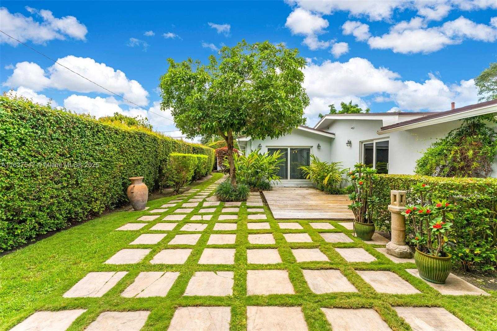 Small Image of 7451 SOUTH WEST 133RD ST, Pinecrest Number 39