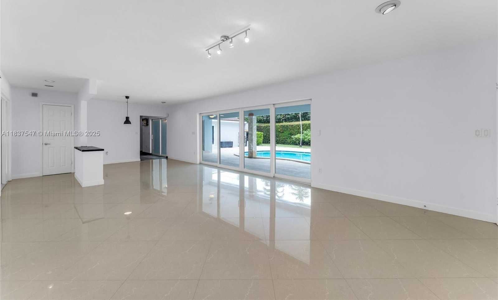 Small Image of 7451 SOUTH WEST 133RD ST, Pinecrest Number 4