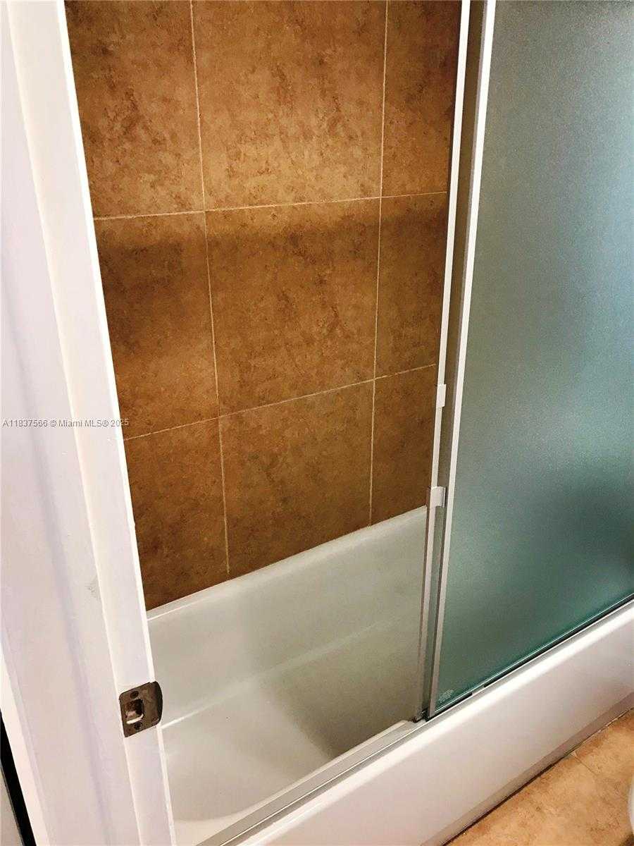 Small Image of 3475 NORTH COUNTRY CLUB DR #516, Aventura Number 14