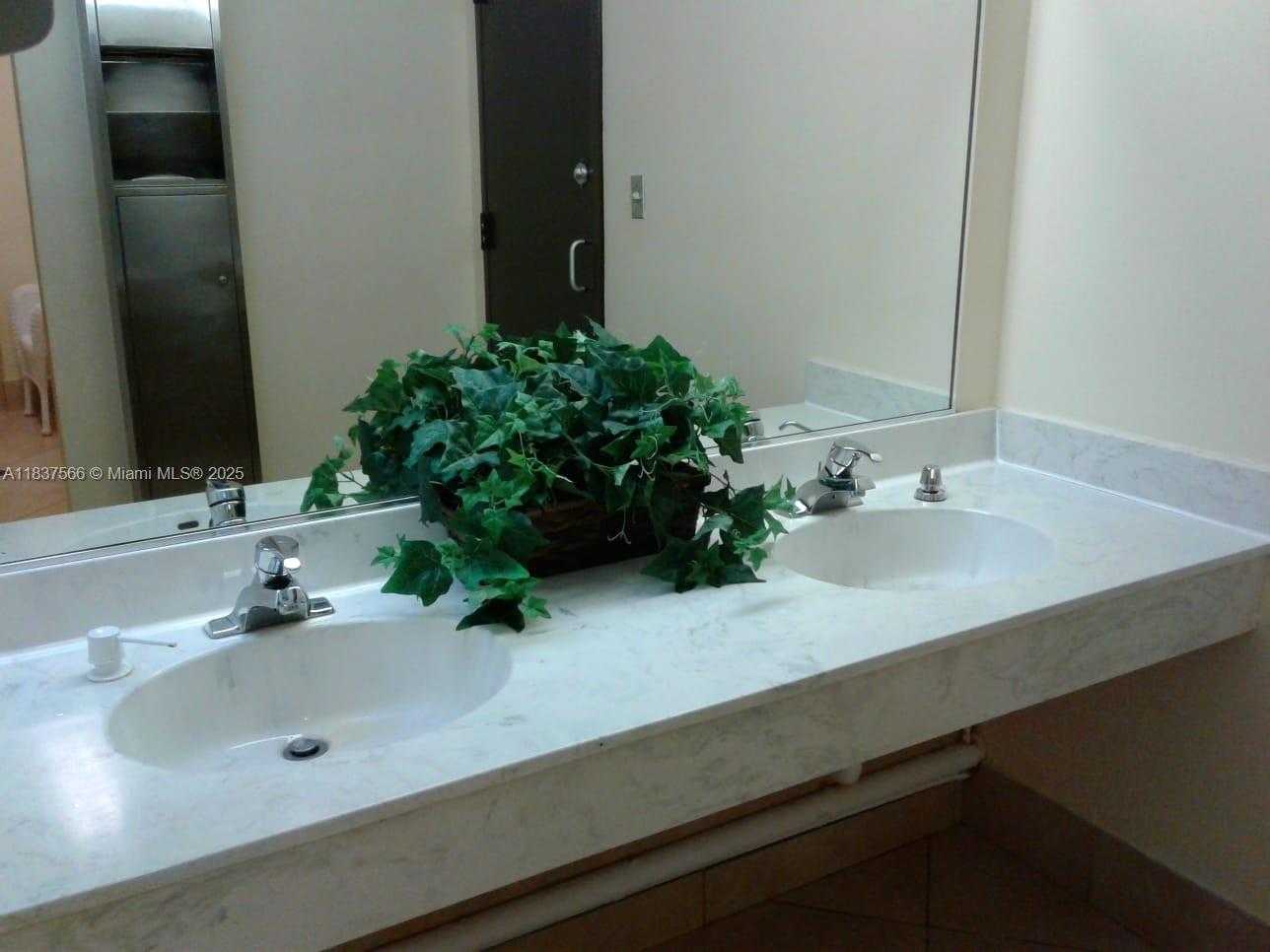 Small Image of 3475 NORTH COUNTRY CLUB DR #516, Aventura Number 15