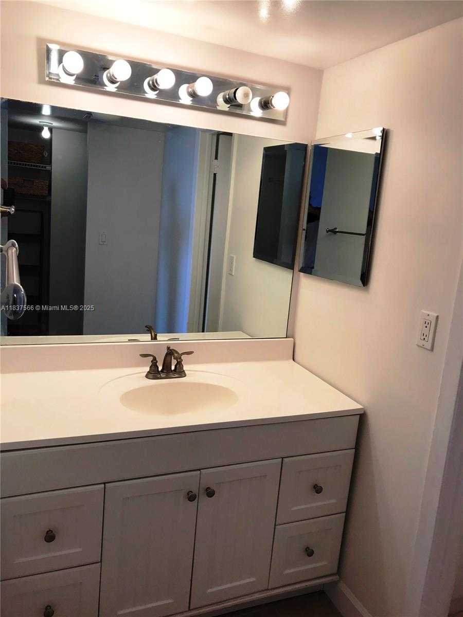 Small Image of 3475 NORTH COUNTRY CLUB DR #516, Aventura Number 16