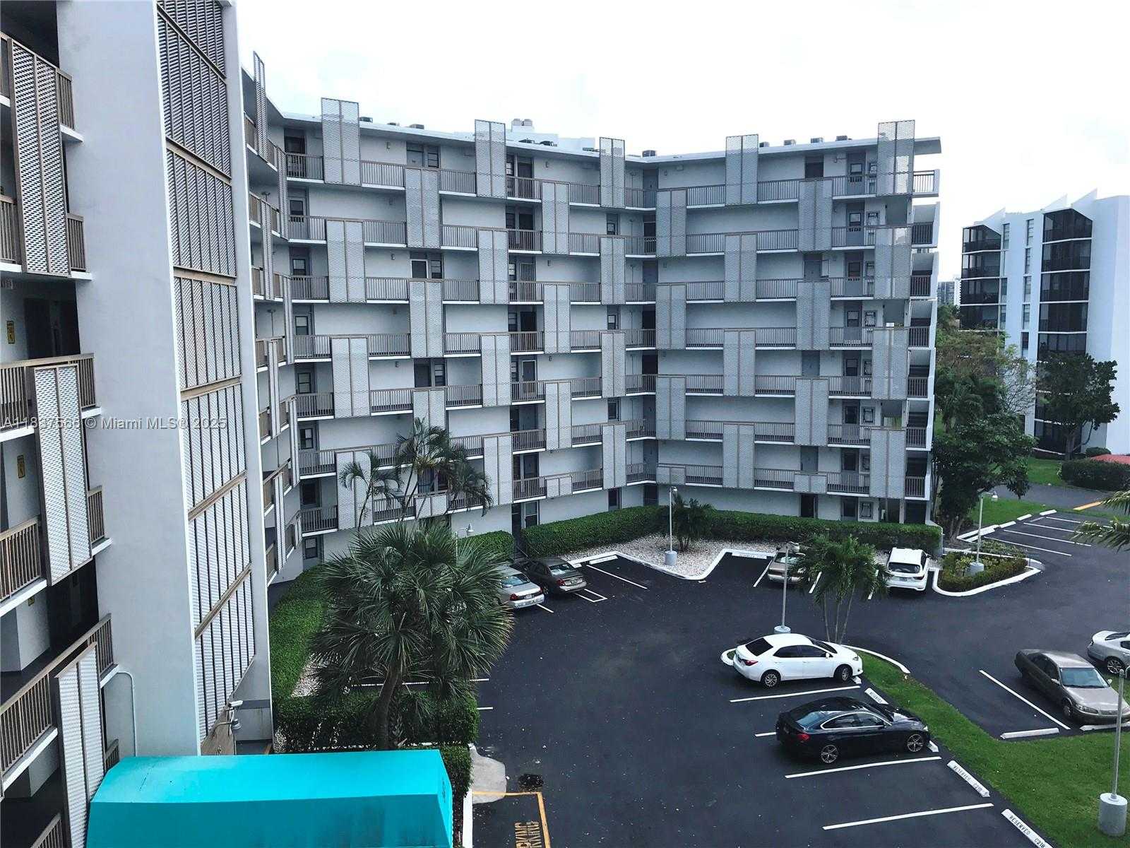 Small Image of 3475 NORTH COUNTRY CLUB DR #516, Aventura Number 19