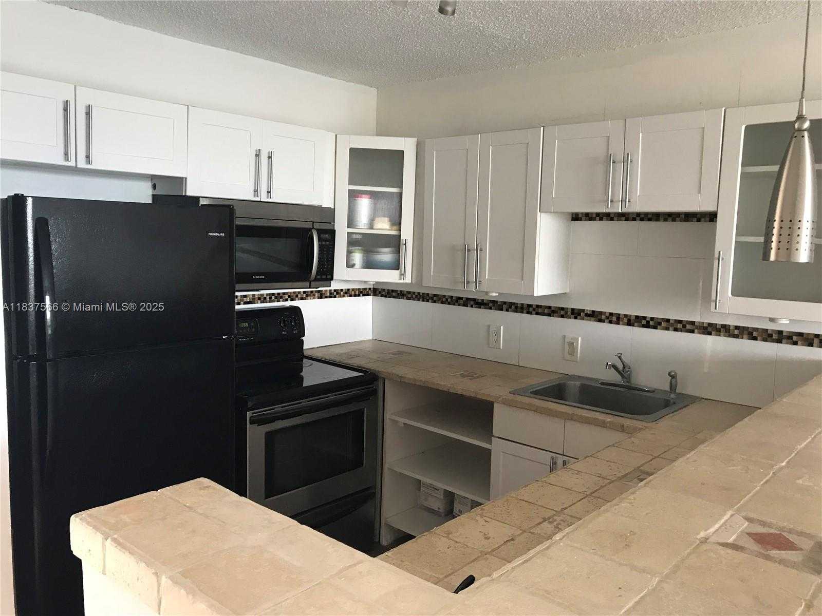 Small Image of 3475 NORTH COUNTRY CLUB DR #516, Aventura Number 2
