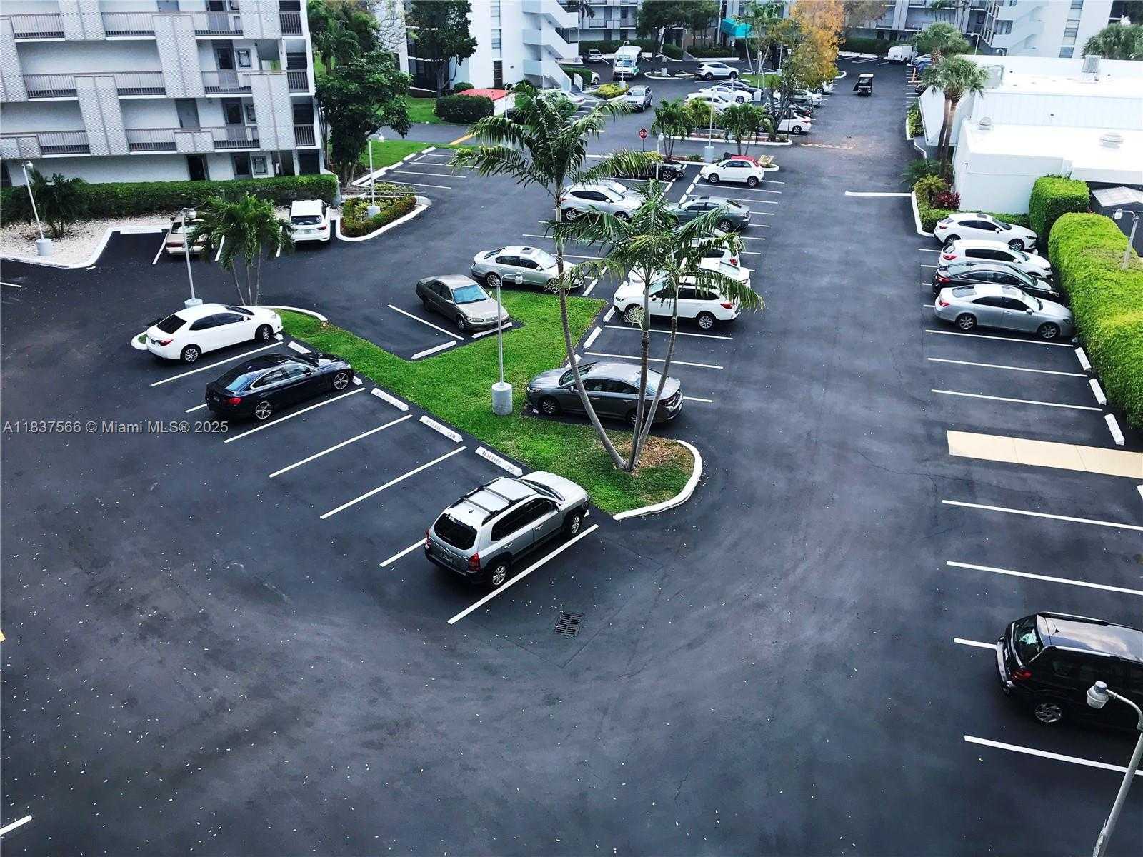 Small Image of 3475 NORTH COUNTRY CLUB DR #516, Aventura Number 21