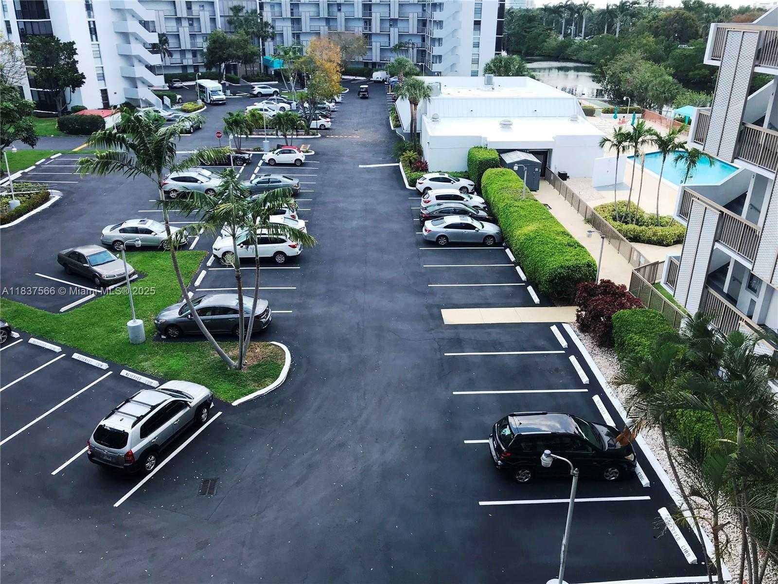 Small Image of 3475 NORTH COUNTRY CLUB DR #516, Aventura Number 22