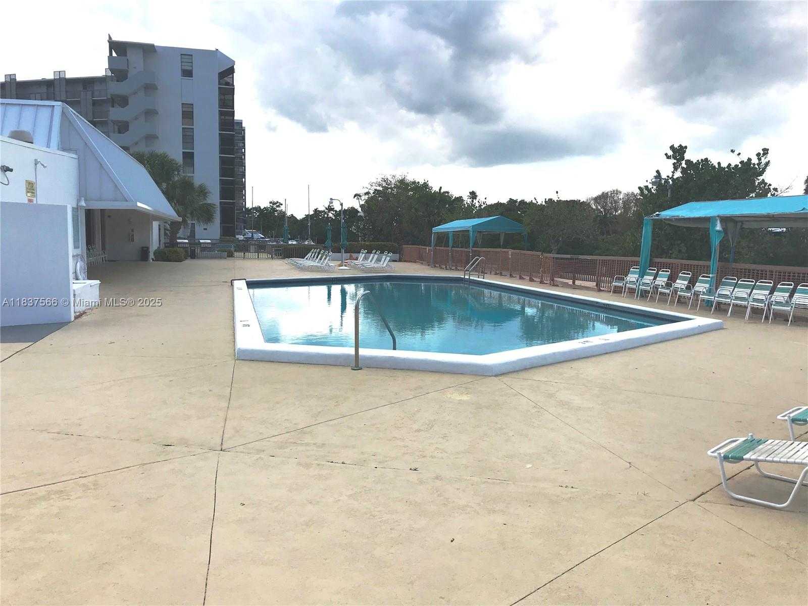 Small Image of 3475 NORTH COUNTRY CLUB DR #516, Aventura Number 26