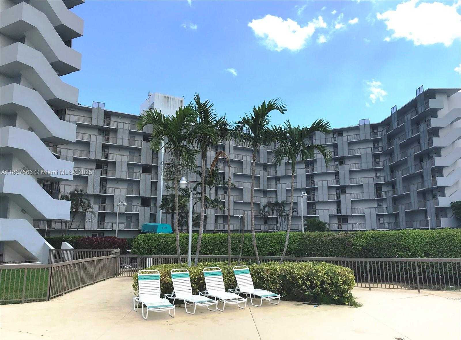 Small Image of 3475 NORTH COUNTRY CLUB DR #516, Aventura Number 28