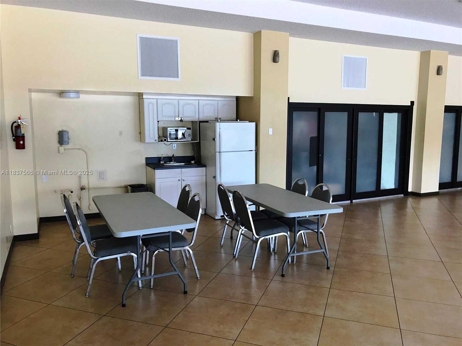 Small Image of 3475 NORTH COUNTRY CLUB DR #516, Aventura Number 32