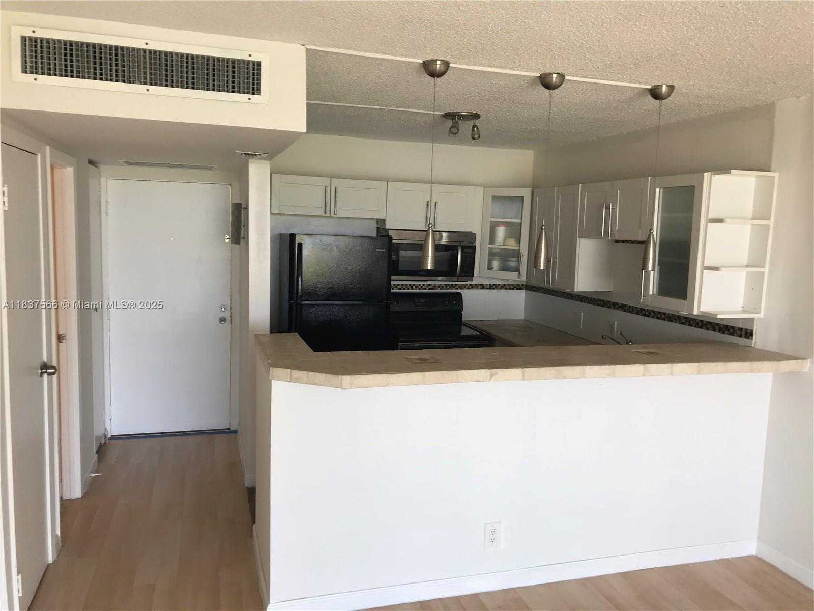 Small Image of 3475 NORTH COUNTRY CLUB DR #516, Aventura Number 4