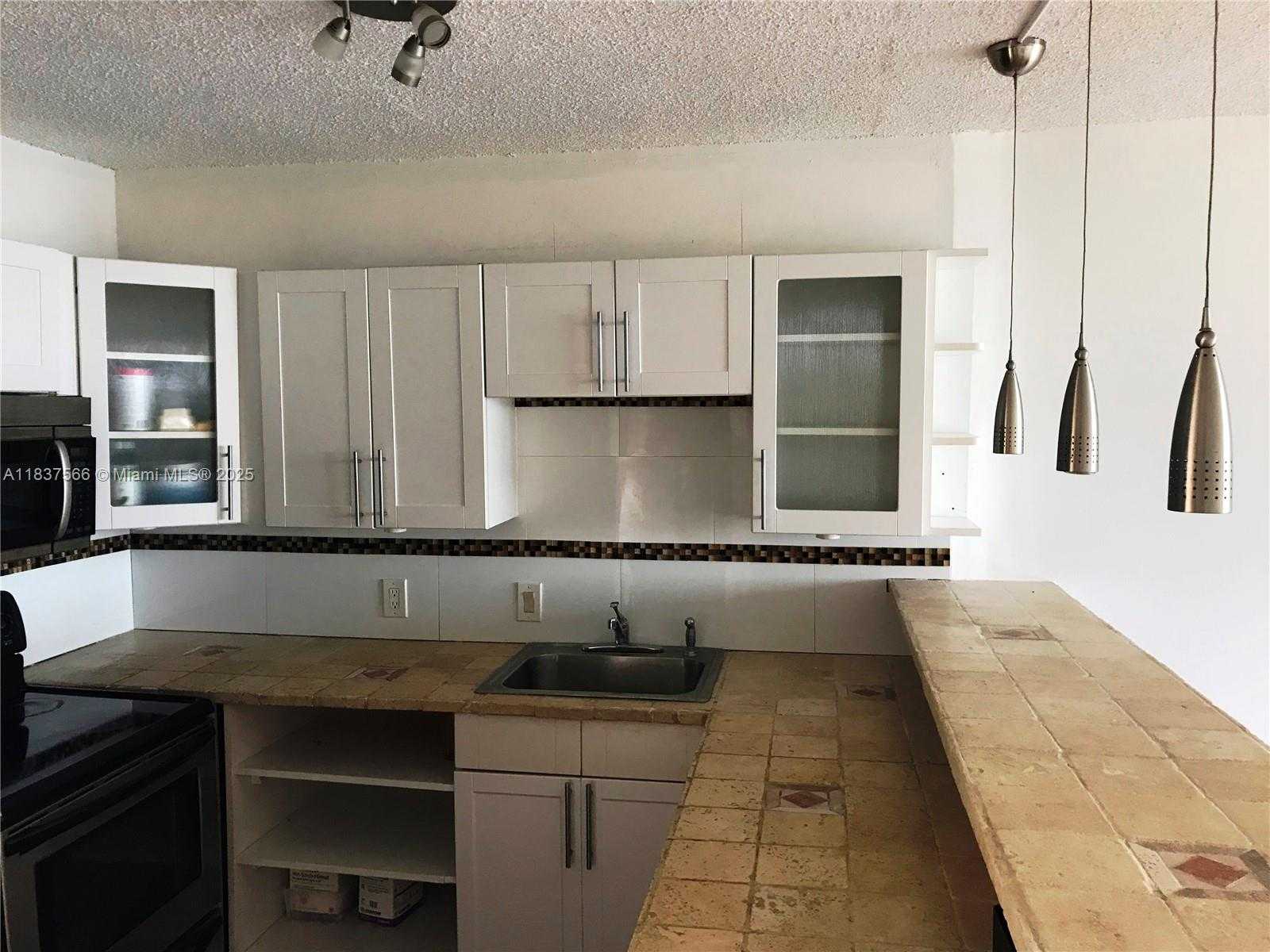 Small Image of 3475 NORTH COUNTRY CLUB DR #516, Aventura Number 5