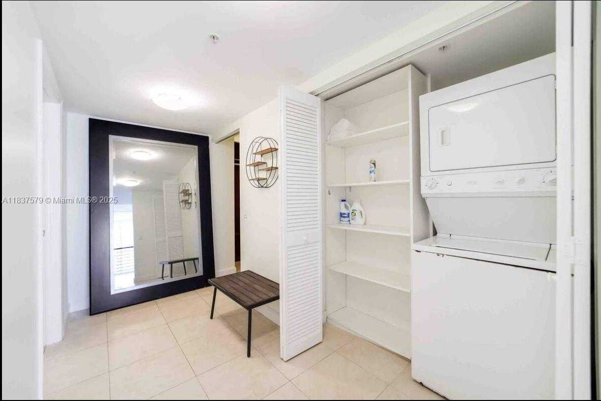 Small Image of 41 SOUTH EAST 5TH ST #2308, Miami Number 23