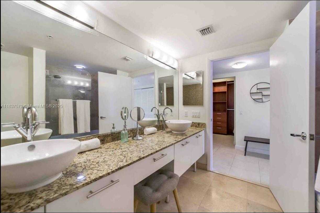 Small Image of 41 SOUTH EAST 5TH ST #2308, Miami Number 9