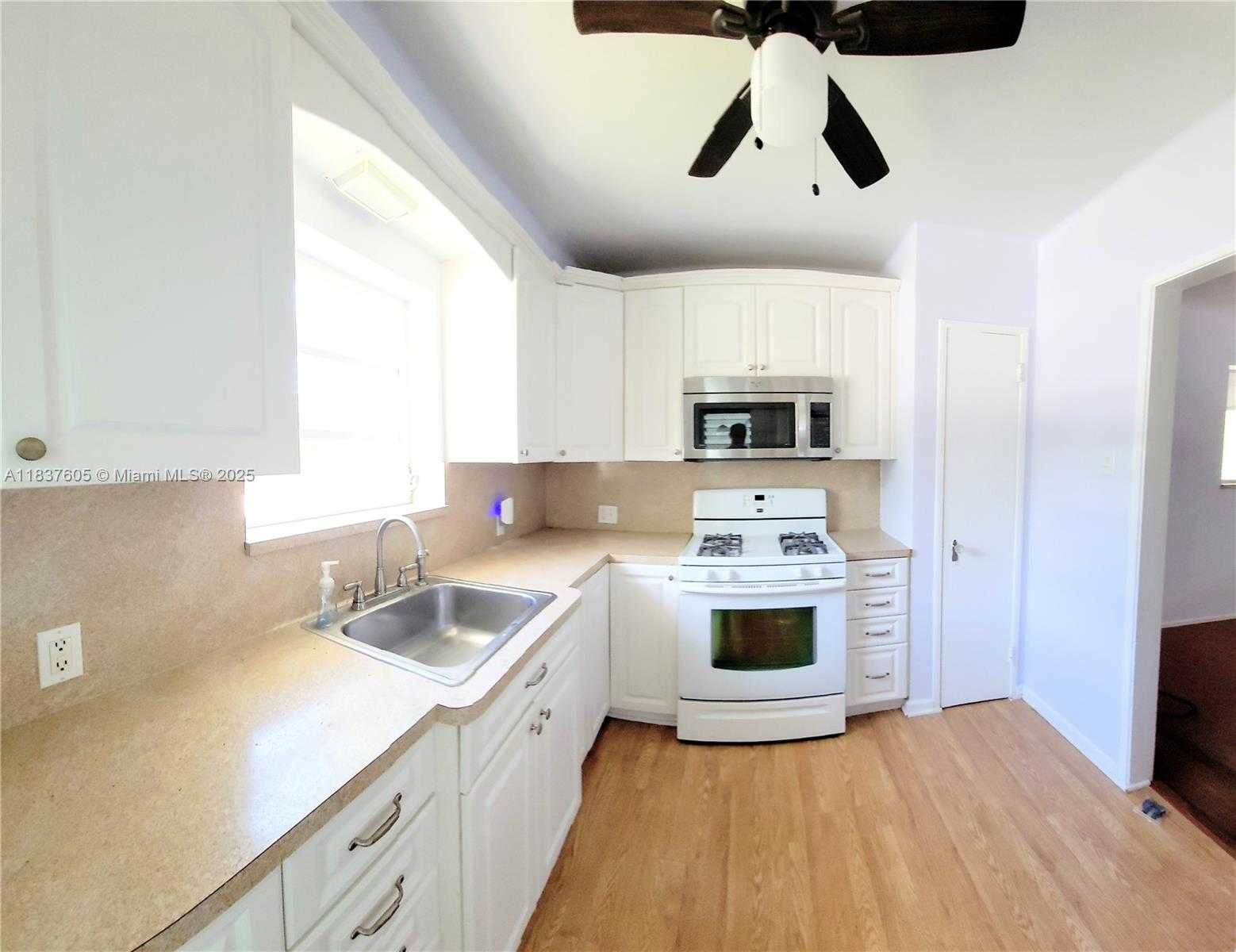 Small Image of 828 NORTH EAST 76TH ST, Miami Number 11
