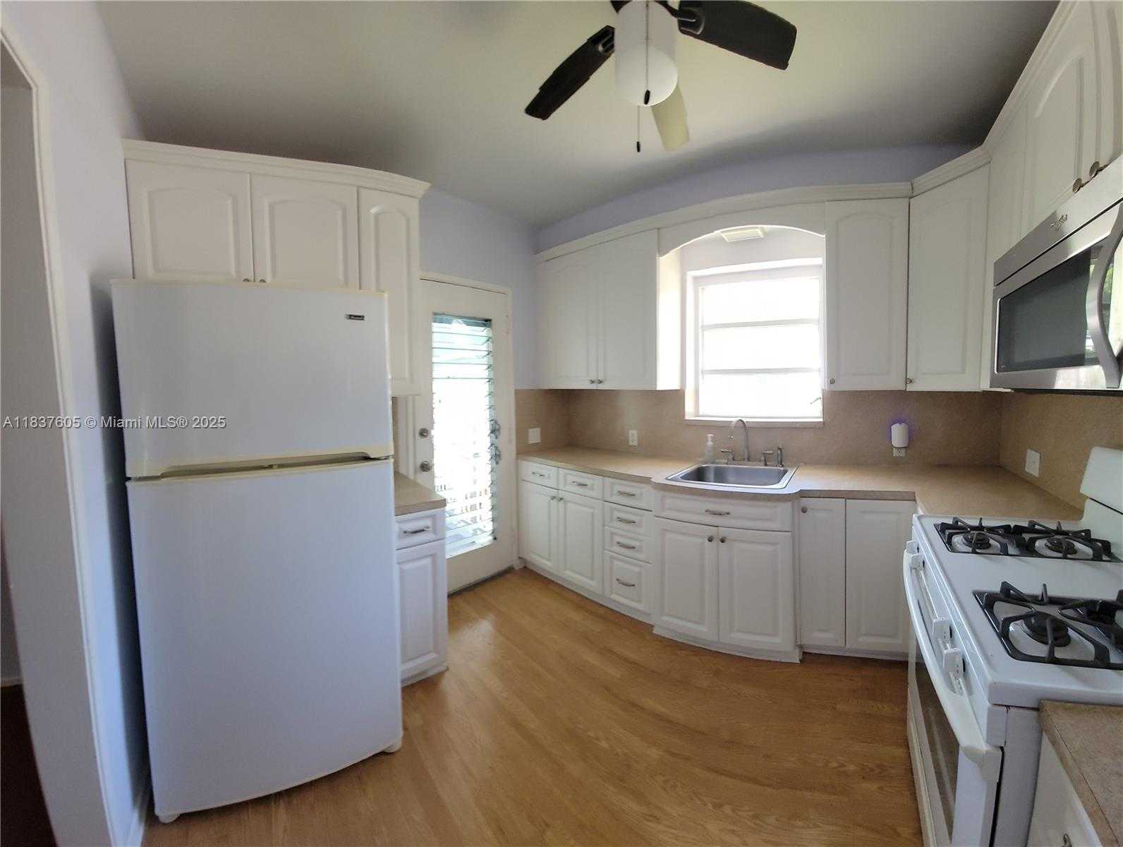 Small Image of 828 NORTH EAST 76TH ST, Miami Number 12