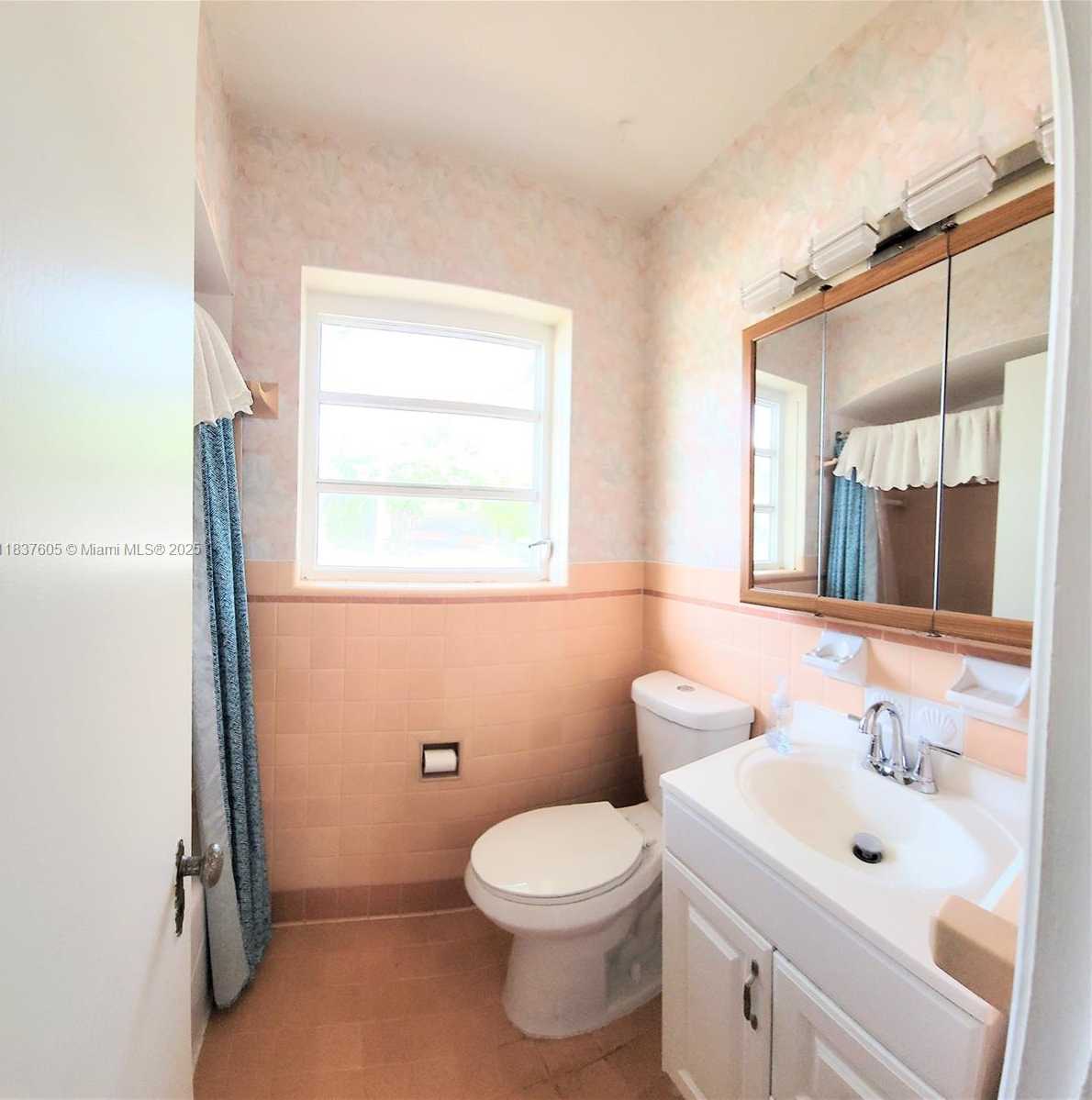 Small Image of 828 NORTH EAST 76TH ST, Miami Number 13