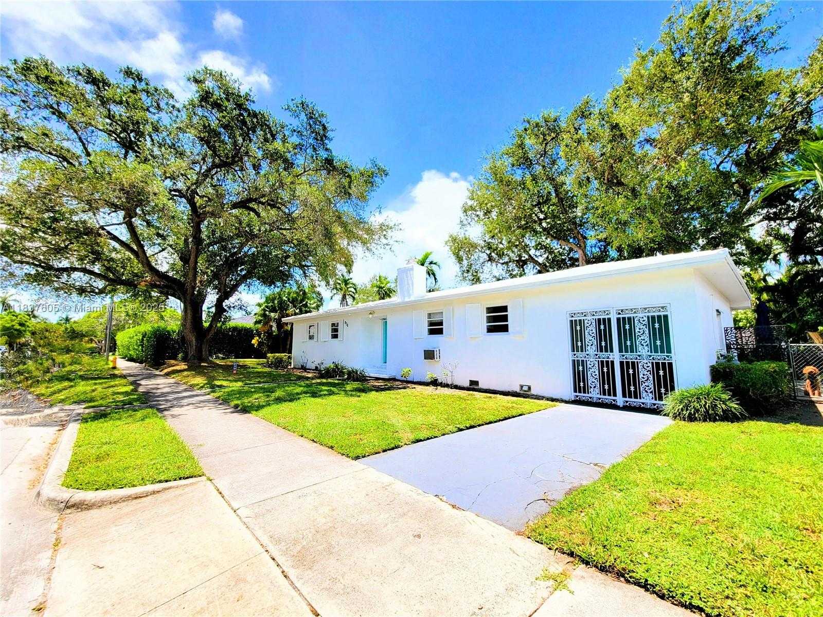 Small Image of 828 NORTH EAST 76TH ST, Miami Number 4
