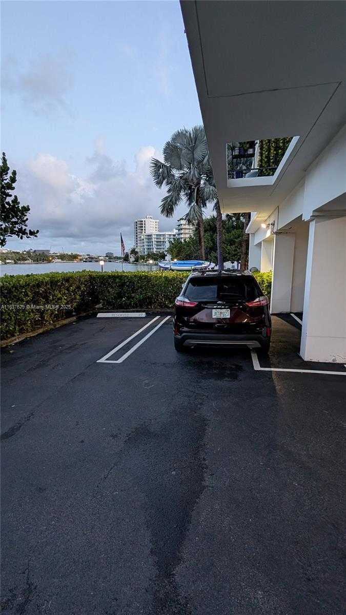 Small Image of 10101 EAST BAY HARBOR DR #402, Bay Harbor Islands Number 17