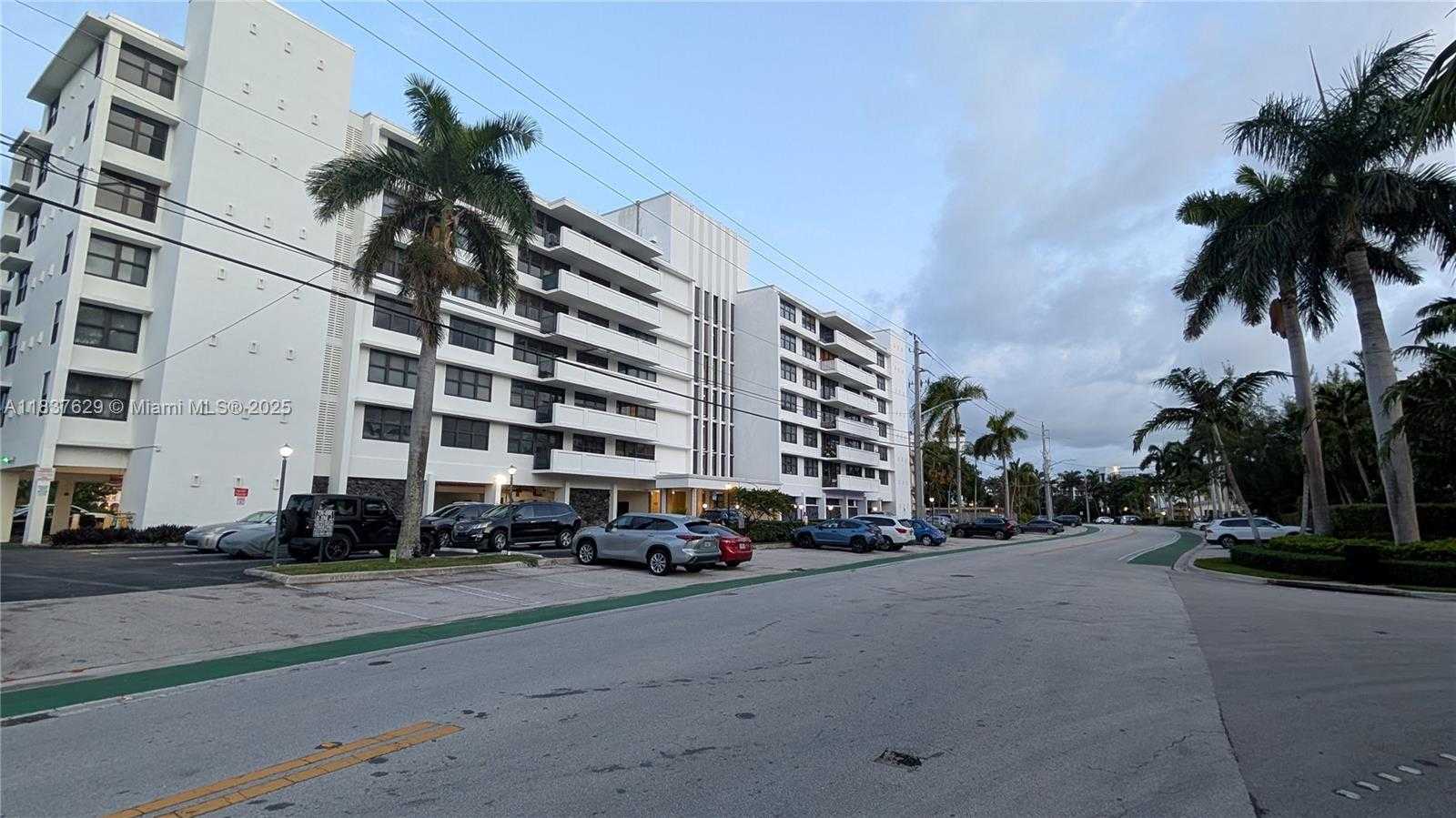 Small Image of 10101 EAST BAY HARBOR DR #402, Bay Harbor Islands Number 18