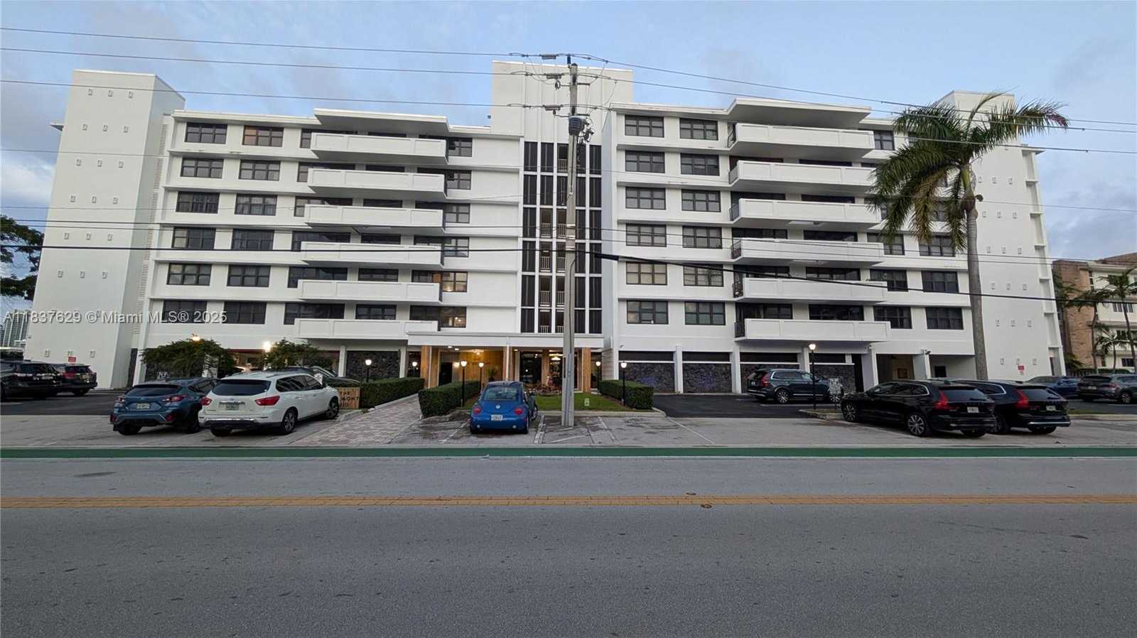 Small Image of 10101 EAST BAY HARBOR DR #402, Bay Harbor Islands Number 20