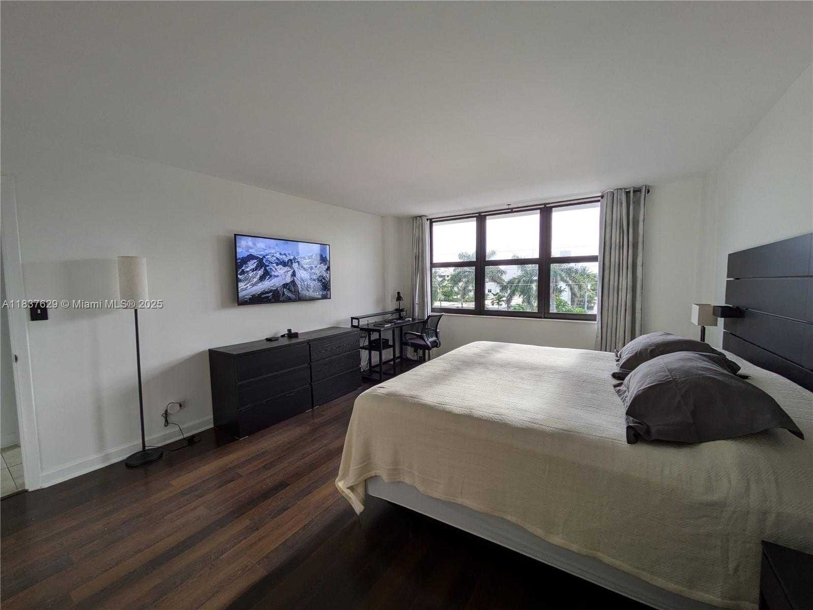 Small Image of 10101 EAST BAY HARBOR DR #402, Bay Harbor Islands Number 31