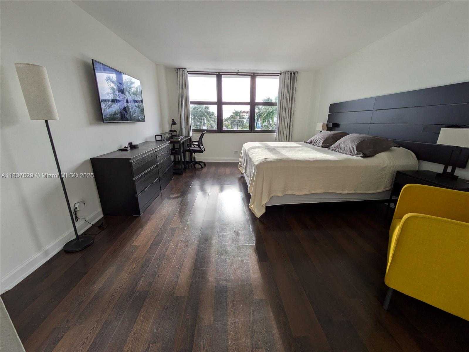 Small Image of 10101 EAST BAY HARBOR DR #402, Bay Harbor Islands Number 32