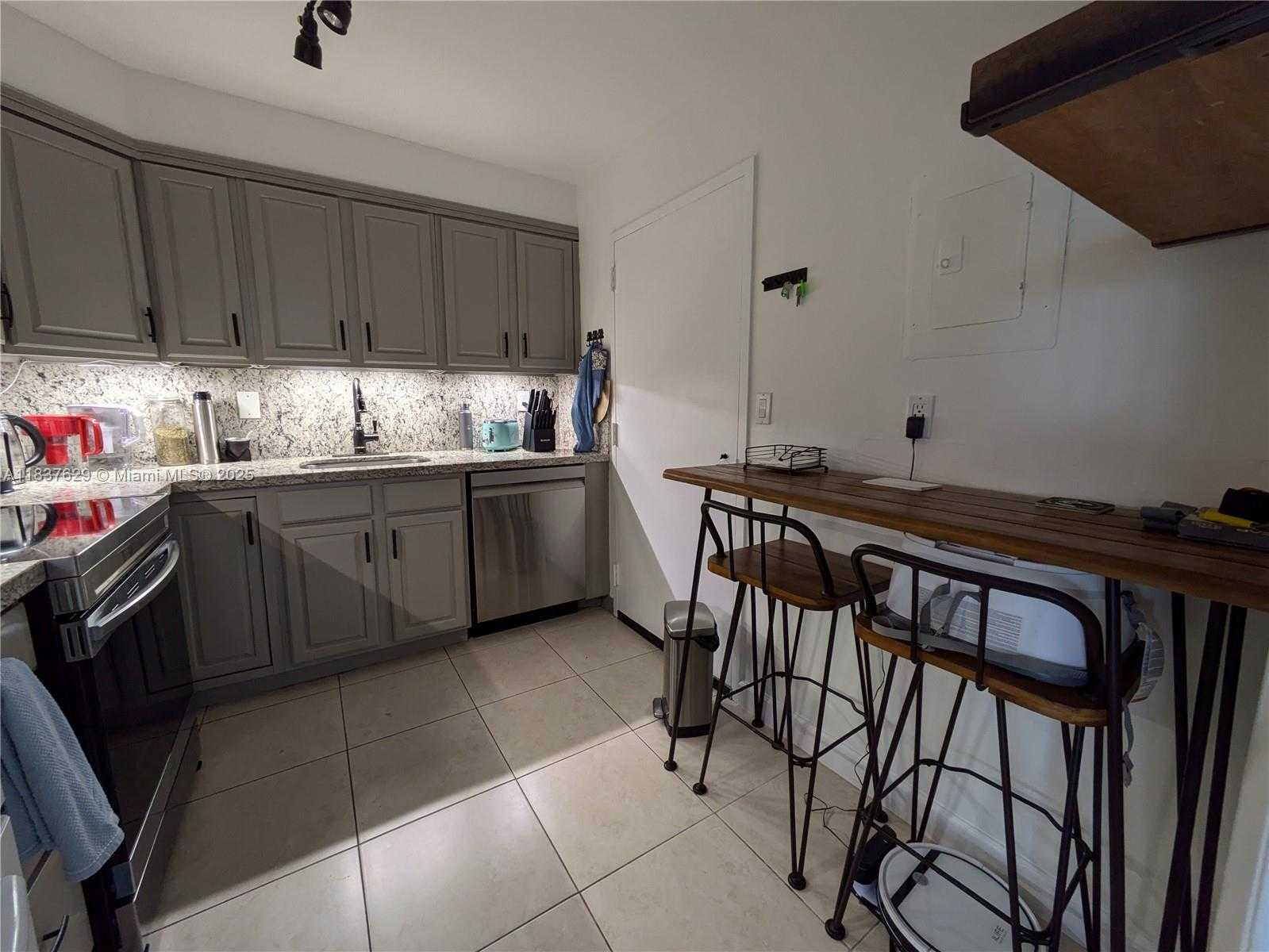 Small Image of 10101 EAST BAY HARBOR DR #402, Bay Harbor Islands Number 36