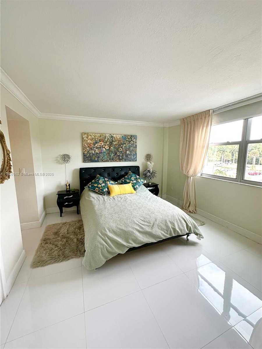 Small Image of 2841 NORTH EAST 163RD ST #304, North Miami Beach Number 17