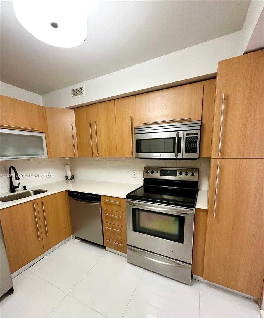 Small Image of 2841 NORTH EAST 163RD ST #304, North Miami Beach Number 6