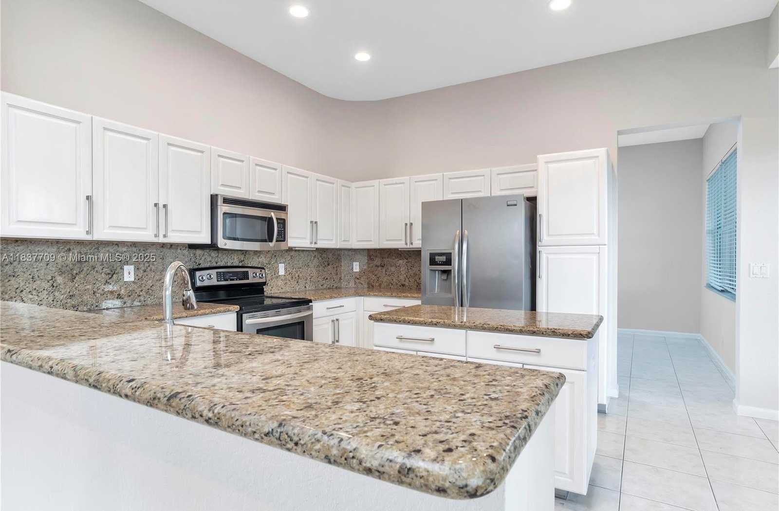 Small Image of 2527 EAGLE RUN DR, Weston Number 15