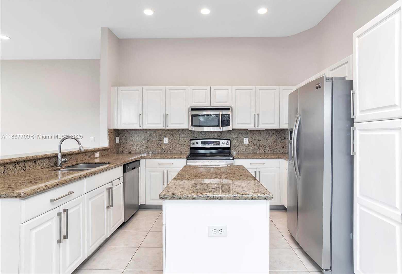 Small Image of 2527 EAGLE RUN DR, Weston Number 16