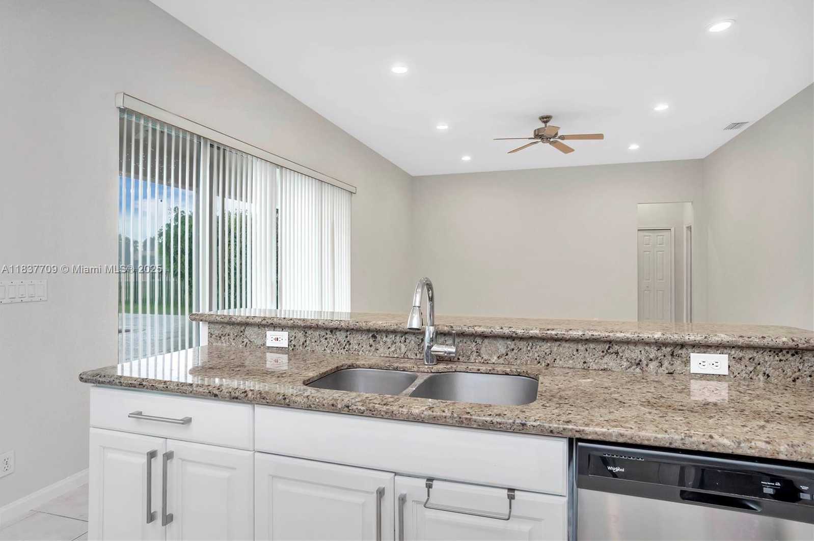 Small Image of 2527 EAGLE RUN DR, Weston Number 17