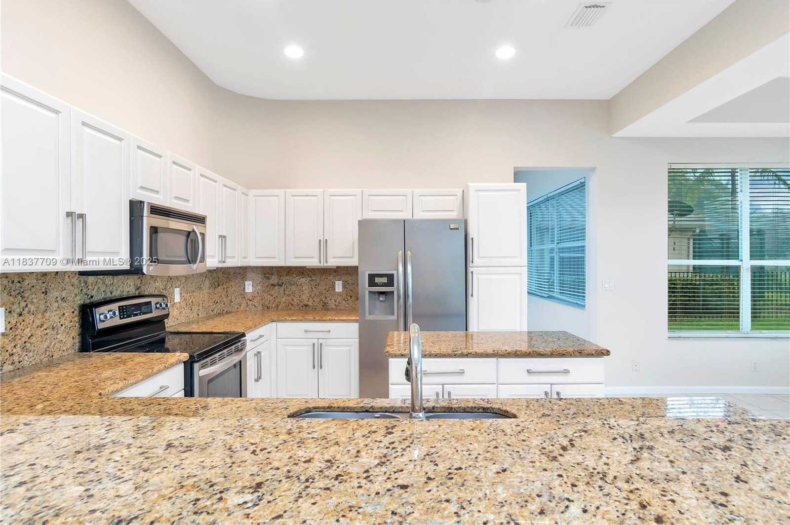 Small Image of 2527 EAGLE RUN DR, Weston Number 19