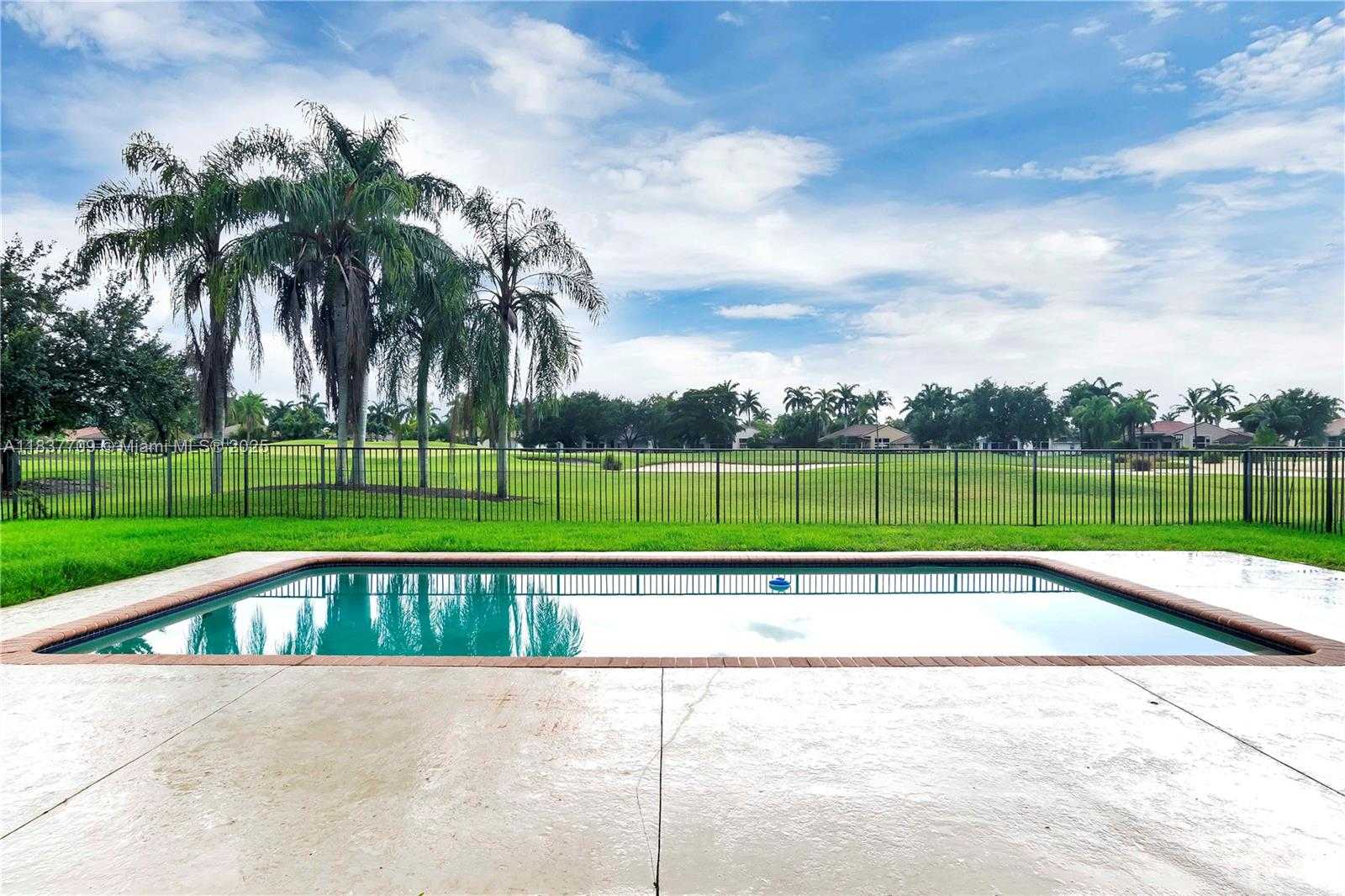 Small Image of 2527 EAGLE RUN DR, Weston Number 2