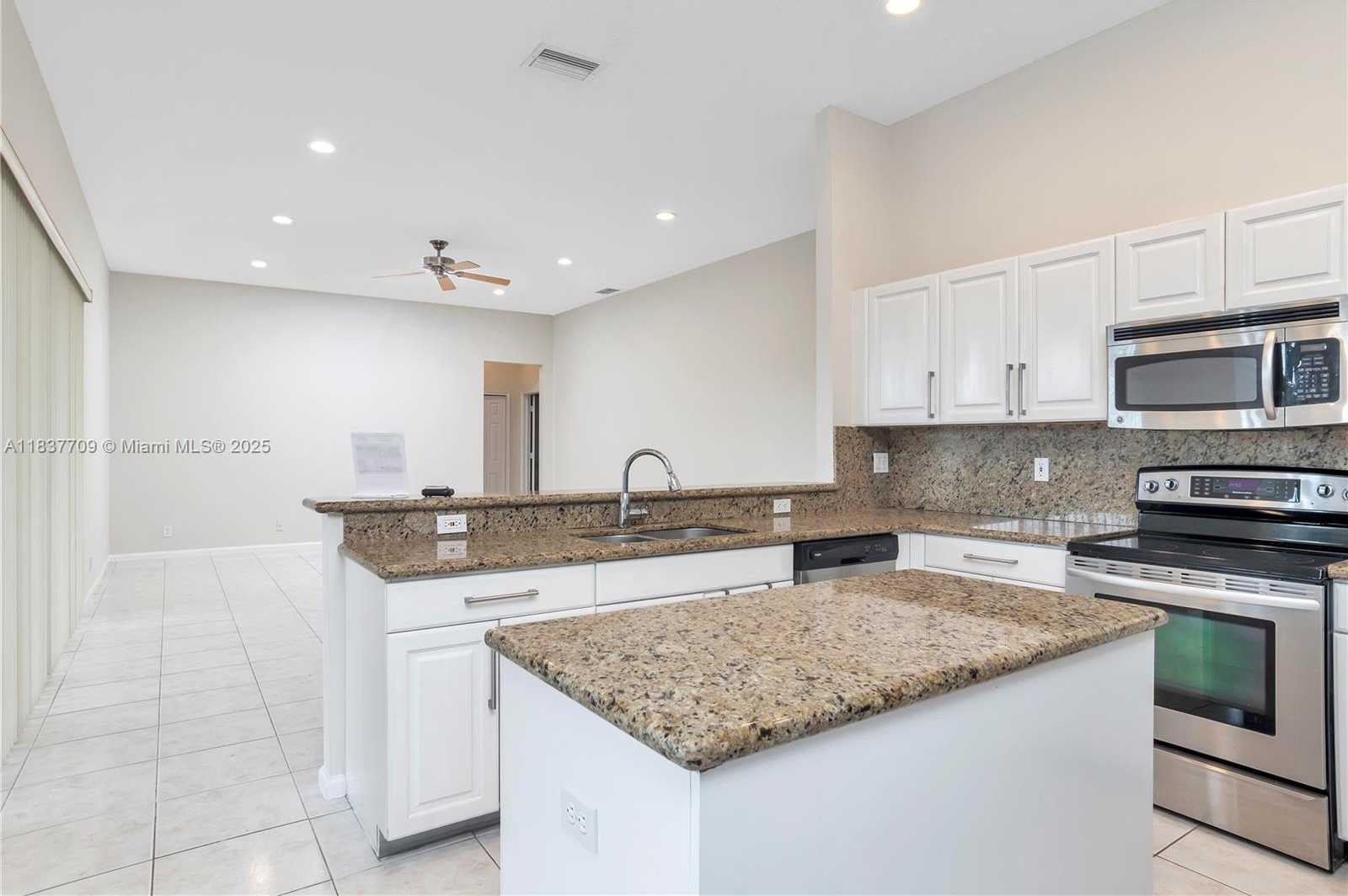 Small Image of 2527 EAGLE RUN DR, Weston Number 20