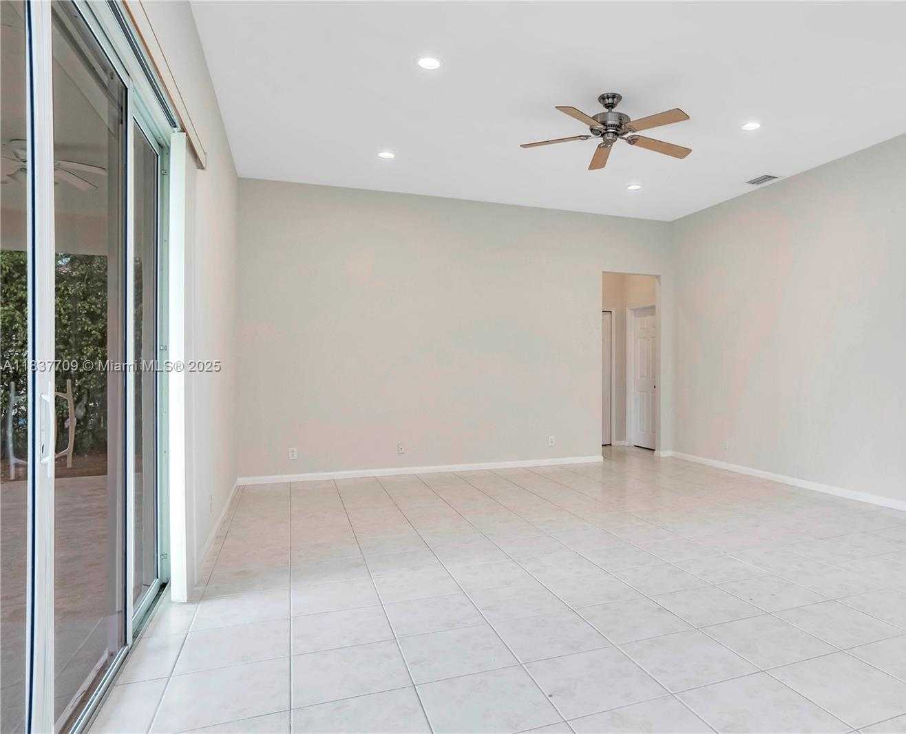 Small Image of 2527 EAGLE RUN DR, Weston Number 25