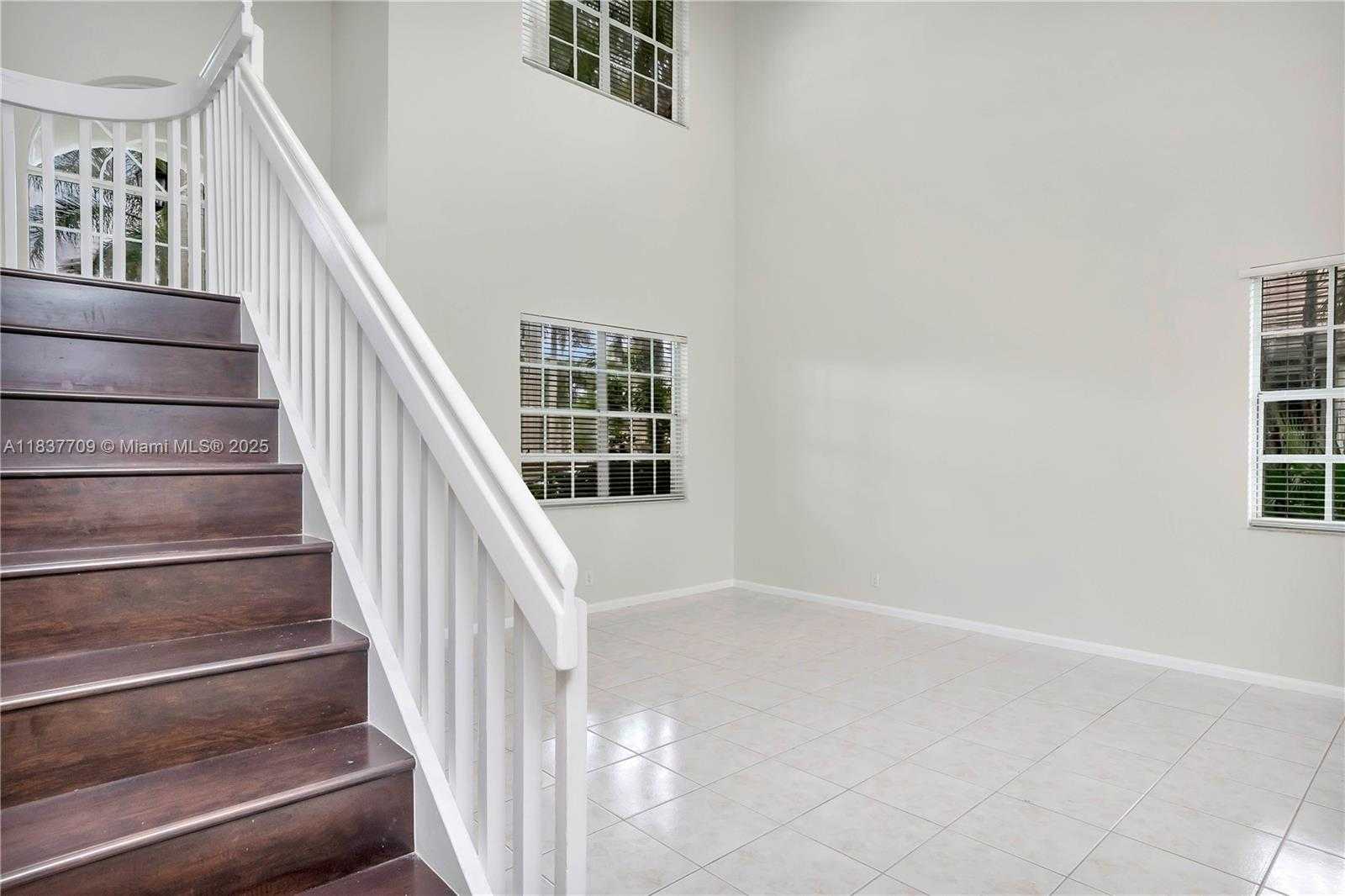 Small Image of 2527 EAGLE RUN DR, Weston Number 31