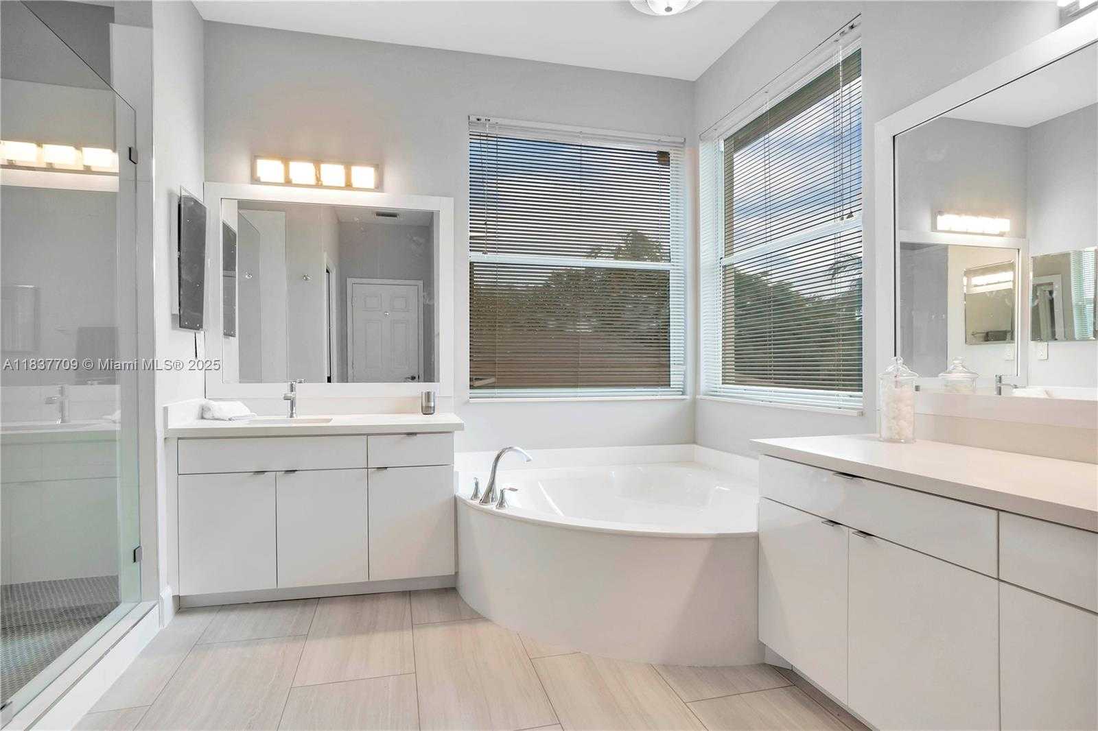 Small Image of 2527 EAGLE RUN DR, Weston Number 35