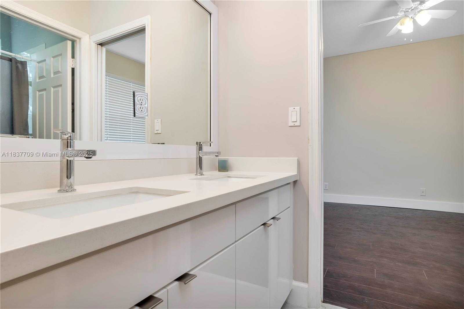 Small Image of 2527 EAGLE RUN DR, Weston Number 42