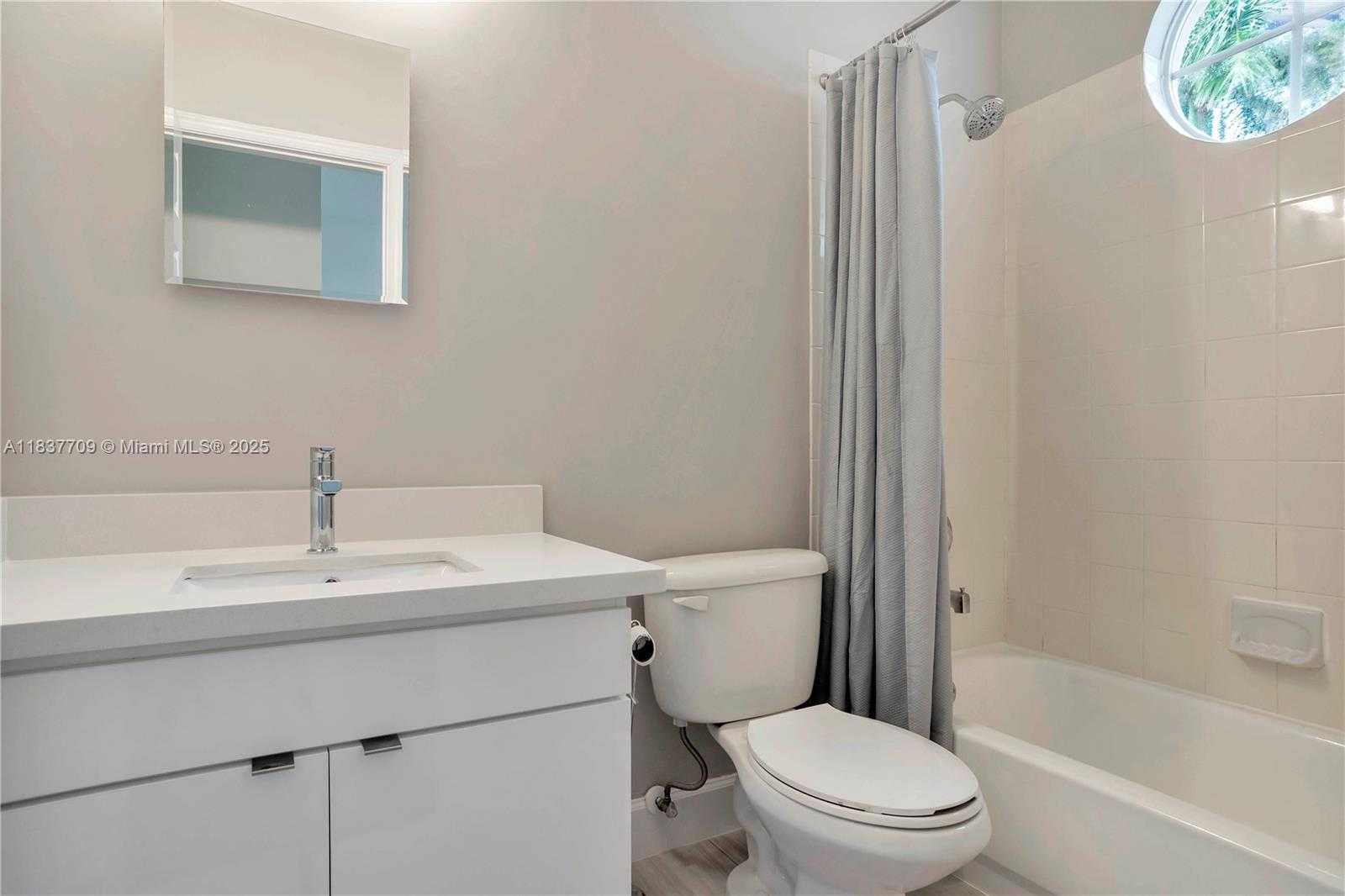 Small Image of 2527 EAGLE RUN DR, Weston Number 45