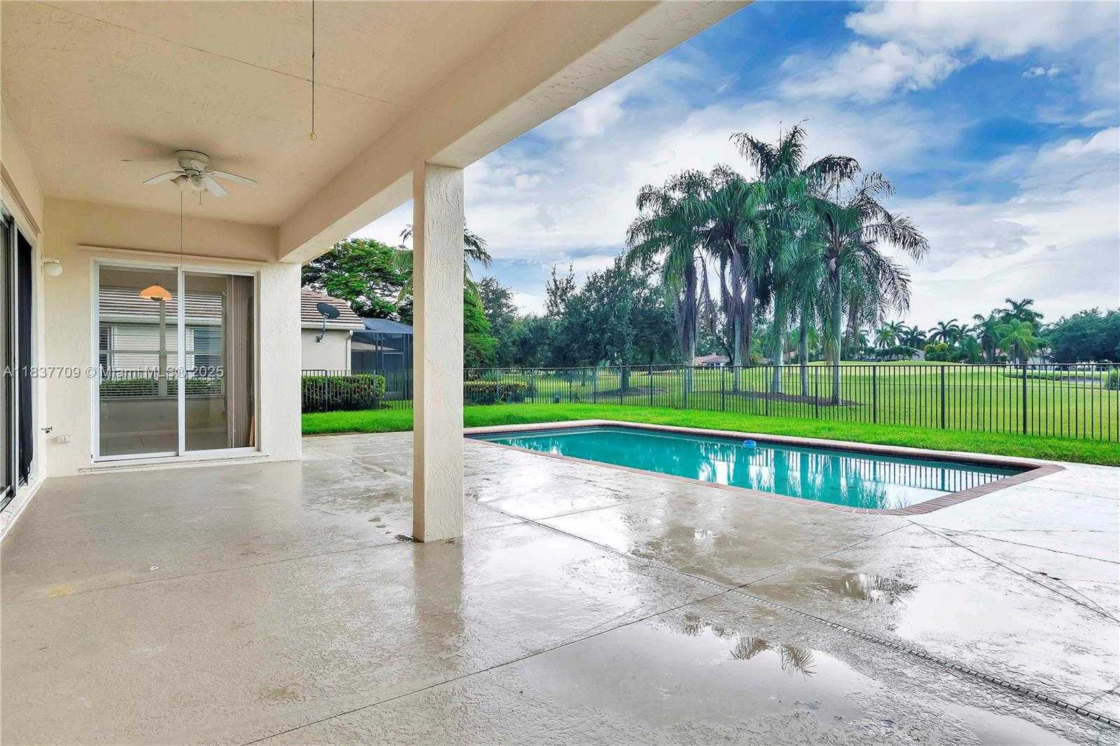 Small Image of 2527 EAGLE RUN DR, Weston Number 5