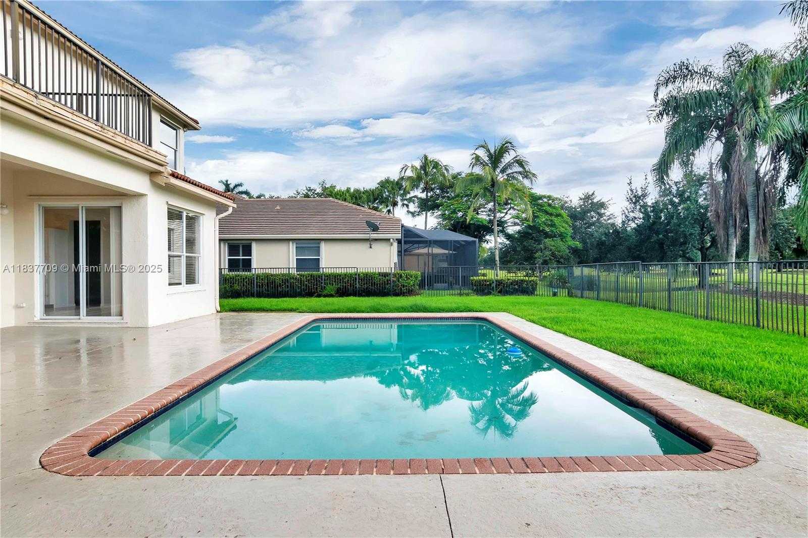 Small Image of 2527 EAGLE RUN DR, Weston Number 6