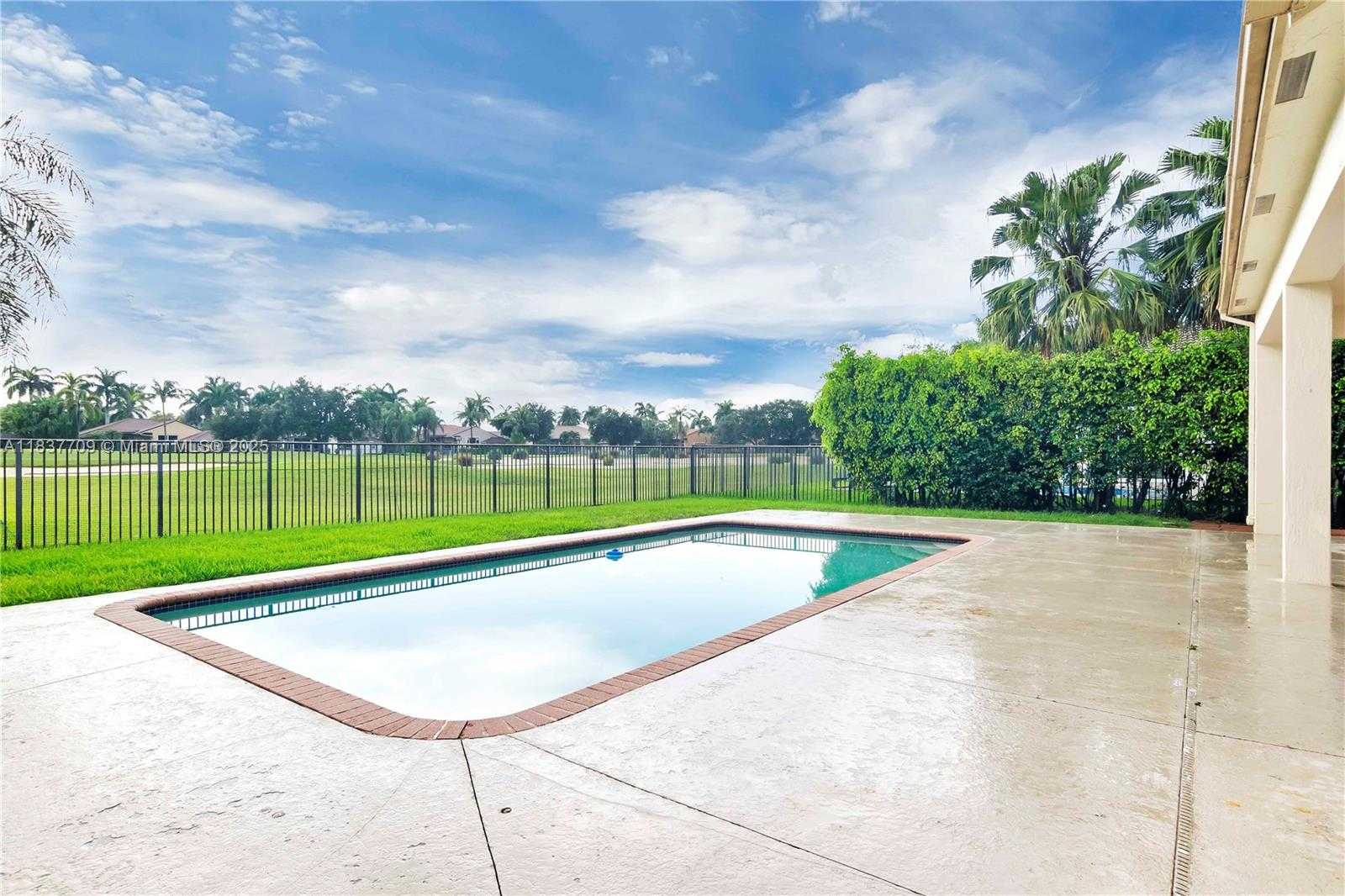 Small Image of 2527 EAGLE RUN DR, Weston Number 7