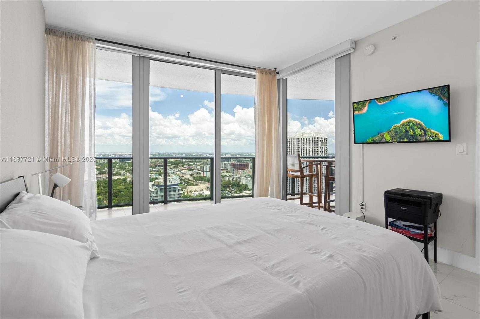 Small Image of 488 NE 18th St, Miami, FL 33132, USA Number 12