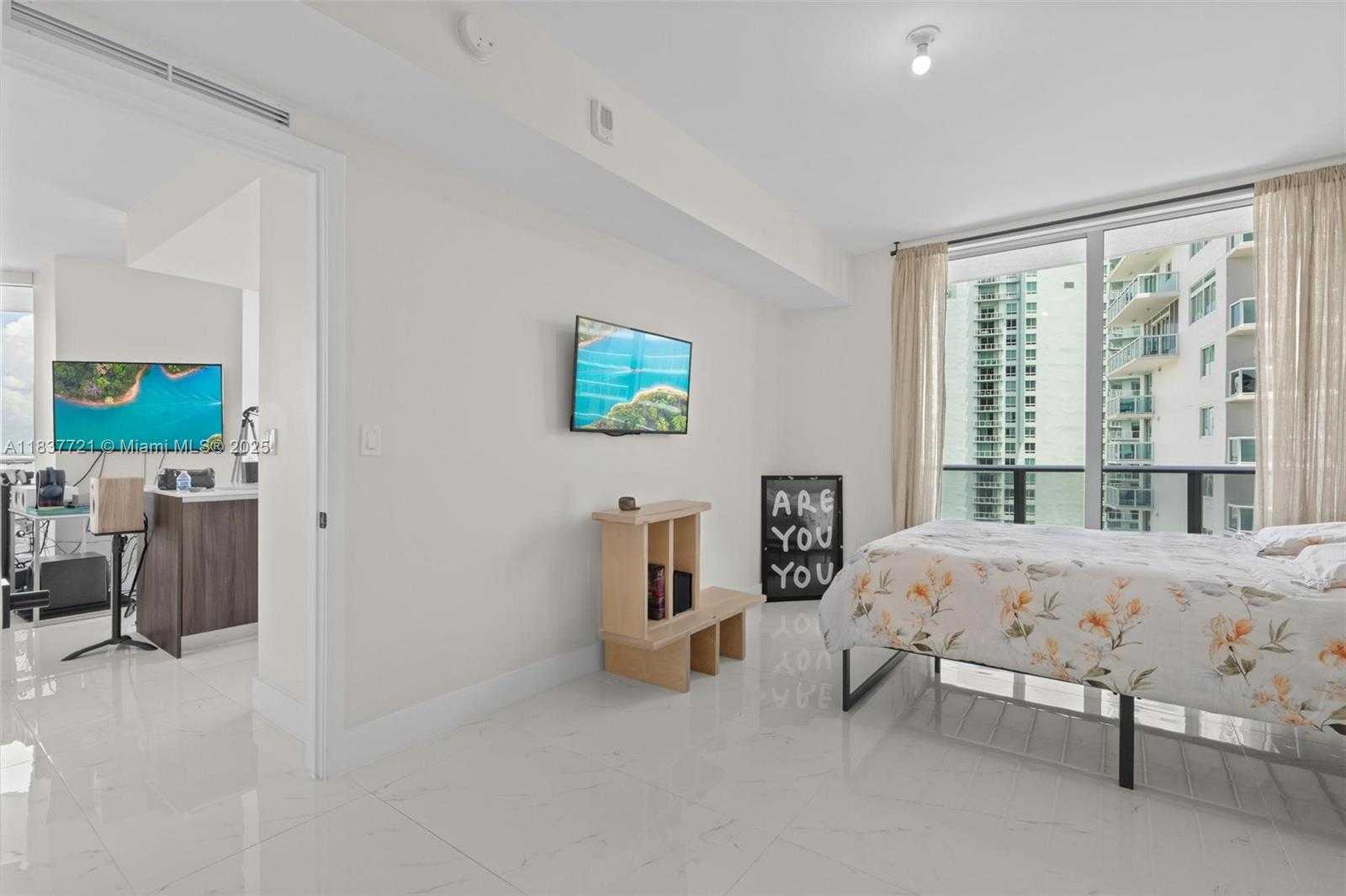 Small Image of 488 NE 18th St, Miami, FL 33132, USA Number 16