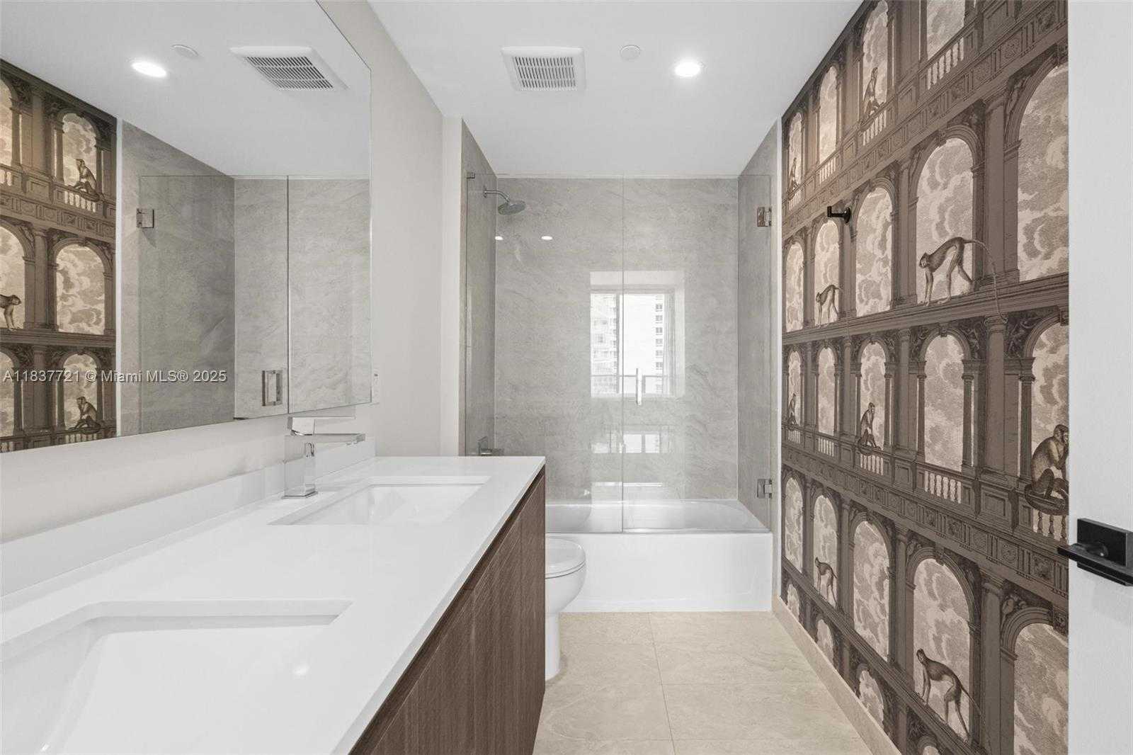 Small Image of 488 NE 18th St, Miami, FL 33132, USA Number 19