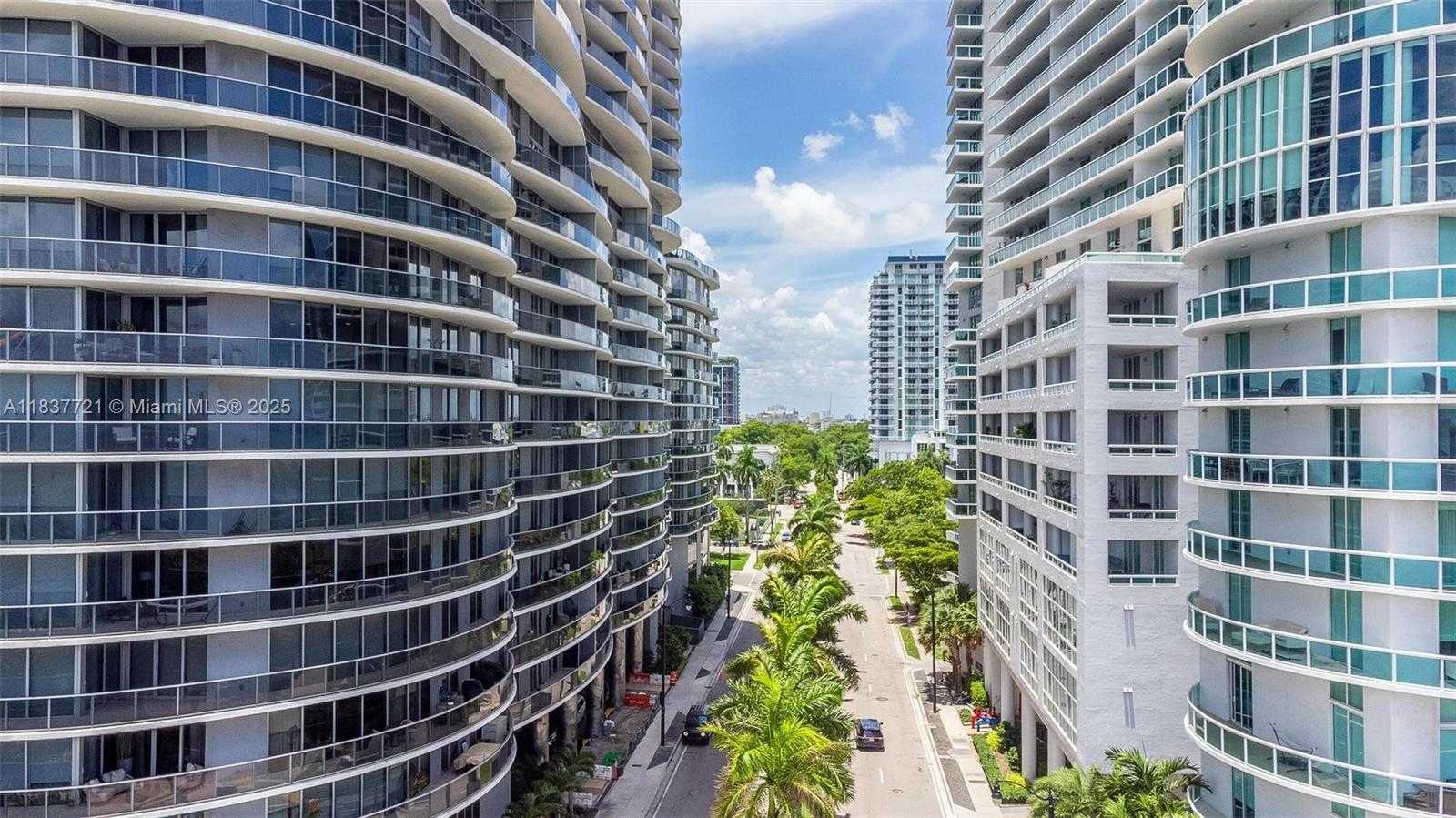 Small Image of 488 NE 18th St, Miami, FL 33132, USA Number 2