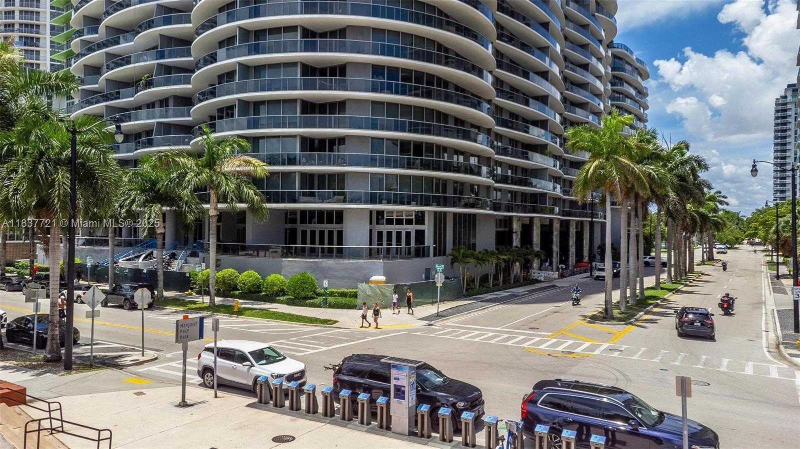 Small Image of 488 NE 18th St, Miami, FL 33132, USA Number 3
