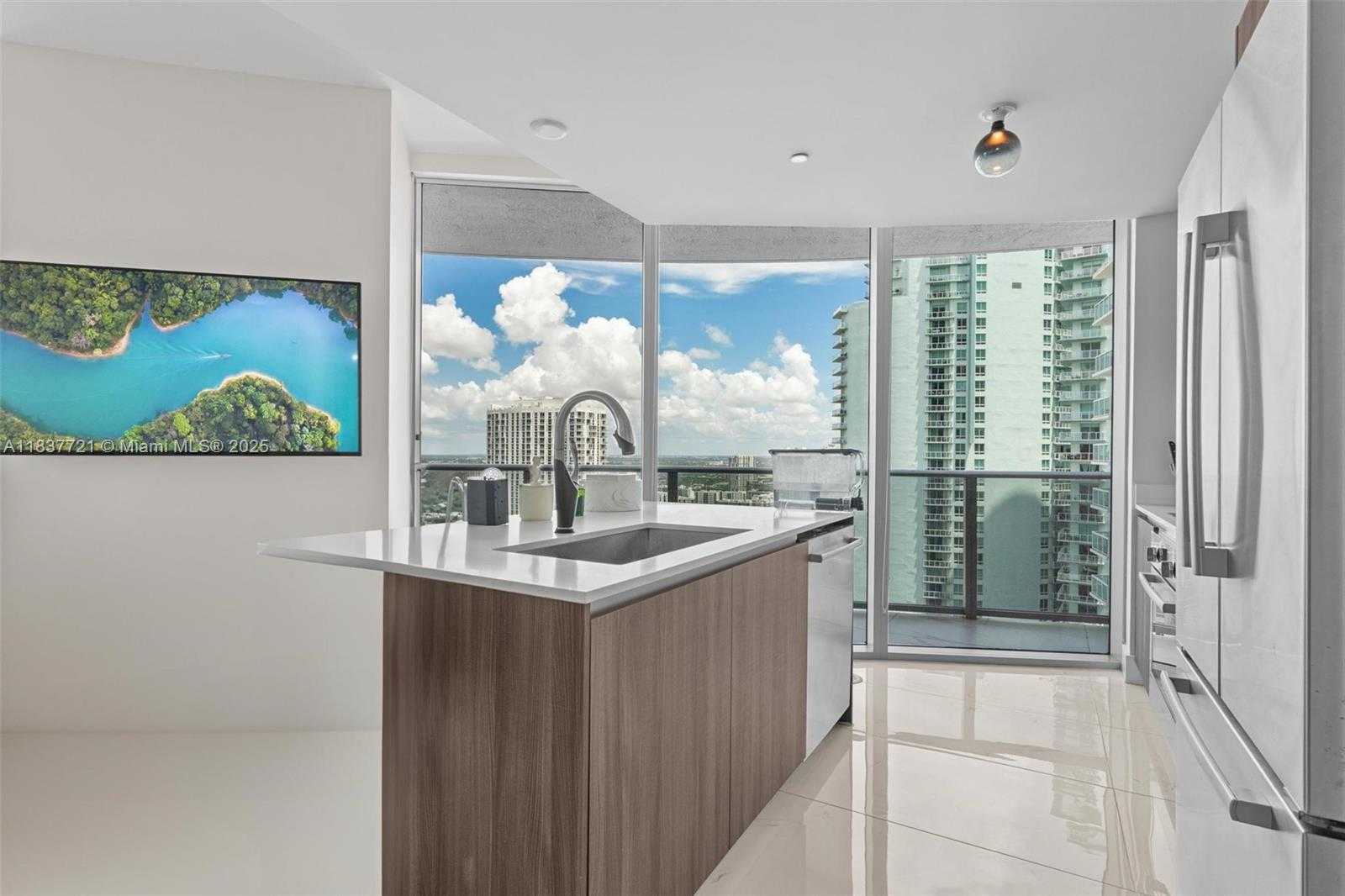 Small Image of 488 NE 18th St, Miami, FL 33132, USA Number 30