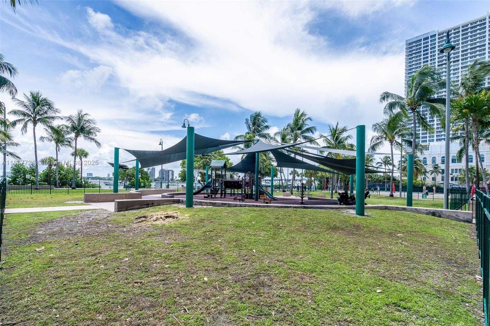 Small Image of 488 NE 18th St, Miami, FL 33132, USA Number 35